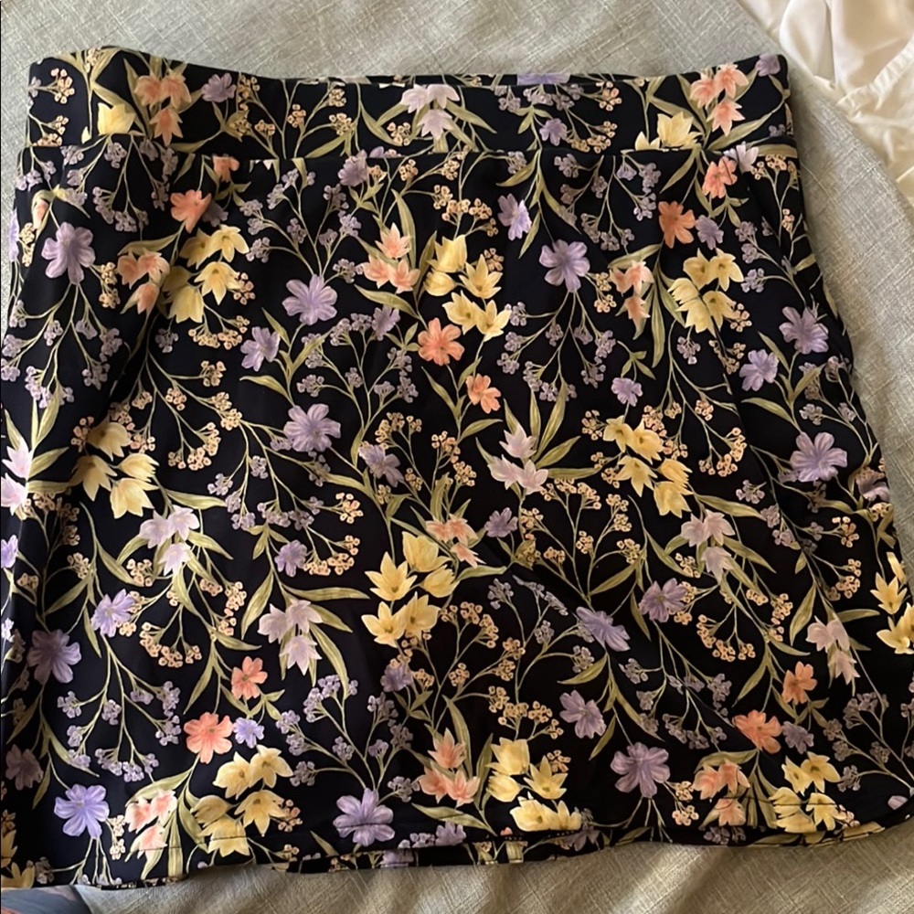 Croft & Barrow Black Mini Skort with Floral Pattern